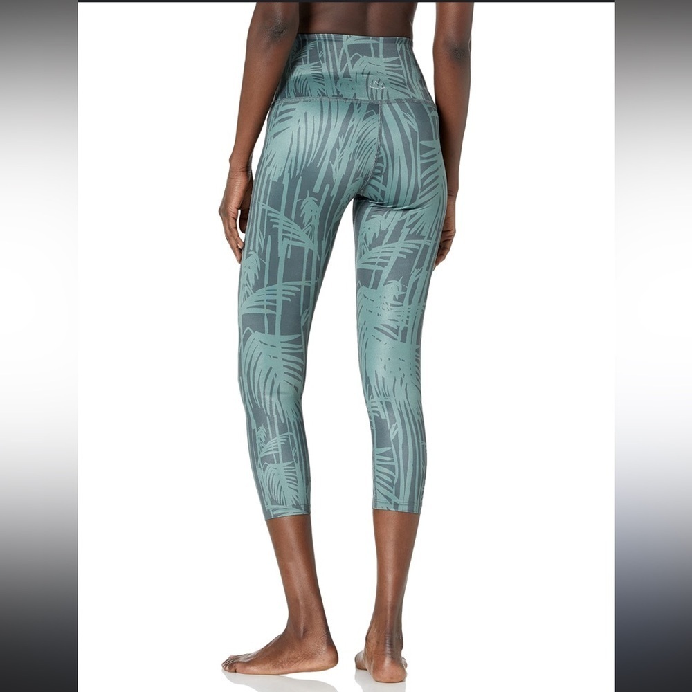 Beyond Yoga High Waisted Green Bamboo Fields Cropped Leggings Large - Picture 2 of 13